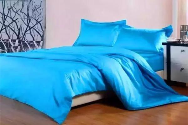 学点风水丨睡什么颜色的床单不易生病运气好 2