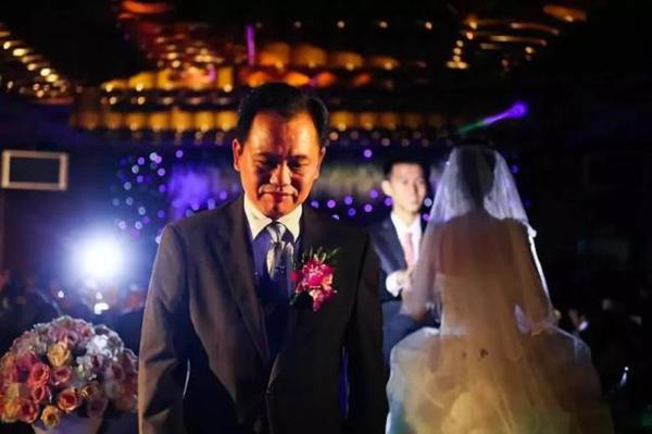 女儿要远嫁,十二星座爸爸各是什么样的心情,来看真实感受!