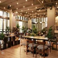 咖啡馆的装饰正在关注