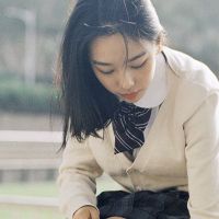 描述女性的美丽的地球爱情,回顾和微笑