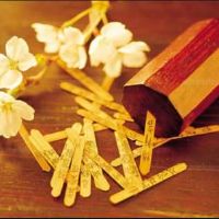 右眼皮跳(女人右眼跳是什么预兆)