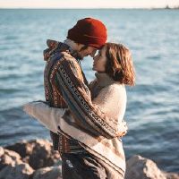 女性婚姻的八个字符特征不顺利,如何理解他的八个字符?