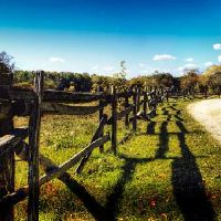 带阳台的卧室如何通过布置家具提升风水运势