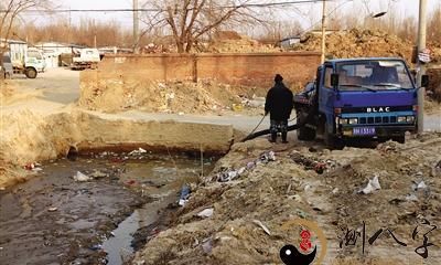 梦见逝去的亲人正在排除污水的饥饿、艰辛和忍耐的现实体验