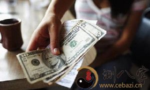 在梦中,我惊奇地发现顾客主动帮我支付台费的情景