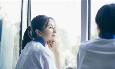 我梦见自己将一位女生带回家的情景,仿佛是一个逐渐逼近禁忌边缘的隐约期许