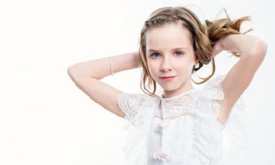 如何为2019年九月出生的双胞胎女婴选择恰当的名字,考虑何种汉字最佳?