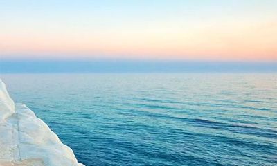 如何为2019年10月4日出生的双胞胎女孩取一个合适且符合五行的名字?