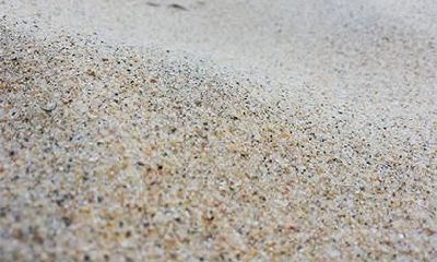 如何根据2019年8月28日出生的女宝宝五行缺金来选择合适的名字?