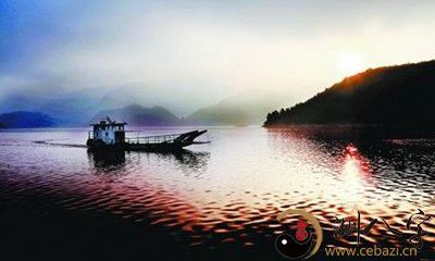 沉浸在美梦中:我梦中经历了摆渡抵达之岸的绮丽景象