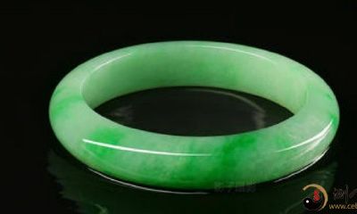 梦见闪闪发光的翡翠玉石-探究翡翠带来的心理暗示和象征意义