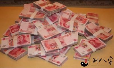 如何解读梦境中旧衣服袋子富有的象征意义及其可能带来的启示?