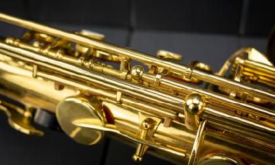 2021年农历十月初一出生的男孩的五行特性如何影响选名?有哪些适合的名字可供选择?