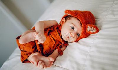 2023年闰二月十八日出生的男婴,是否有什么特别之处或不同寻常之处?