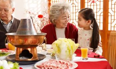 在2023年春节前一天降生的婴儿应被归为哪个生肖?