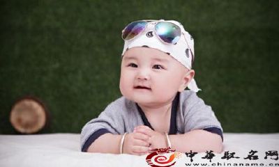 如何为一个优秀的男孩选择一个完美的100分名字