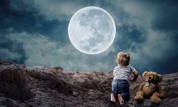 What will be the name of the boy born under the surname of Lai on the fourth day of the winter month in the year 2023?