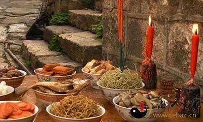 在梦中看到大量人群前往扫墓的经历