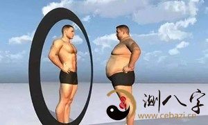 梦见自己照镜子时,惊奇地发现面向自己的那张脸与日常并不一致的梦境体验