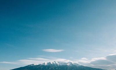 对于2023年出生于农历四月二十五日的女孩的命理进行分析