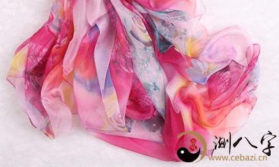 梦到给人系颈部纱巾