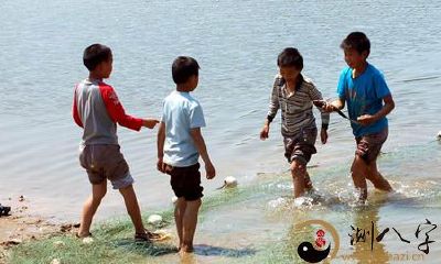 梦到一家人抓鱼