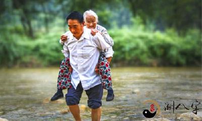 梦见自己背个老人回家