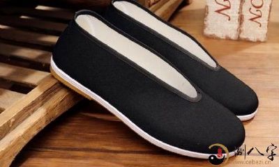 梦见我妈给我做了一双帆布鞋