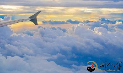 梦到蓝蓝的天空变成了五条龙