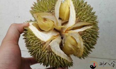 梦见有些人送榴莲果为自己