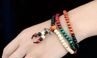 梦到送女性珠子手链