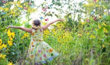 妈妈姓吴爸爸姓周取名女孩