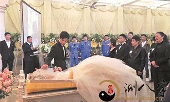 梦见婚礼跟葬礼碰在一起了