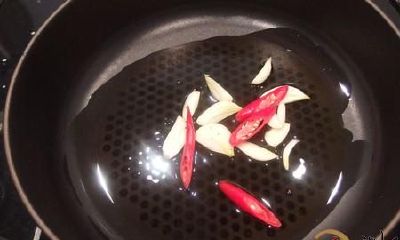 梦见别人把我们家的锅摆脱了