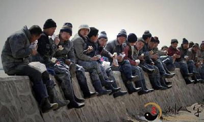 梦见出门打工赚钱一天又回家了