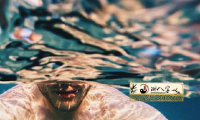 女人梦见自己落水意味着什么