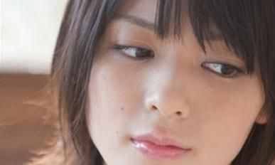 看女人下巴有痣痣相