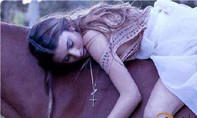 梦见头发五颜六色