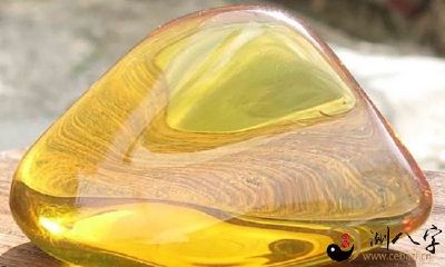 梦到捡了许多银两和琥铂