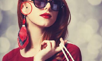 右边脸长痣的女人好吗