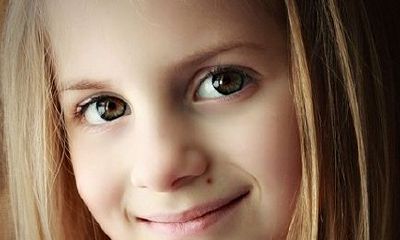 女人右鼻下面有痣好吗 眉眼间长痣好吗