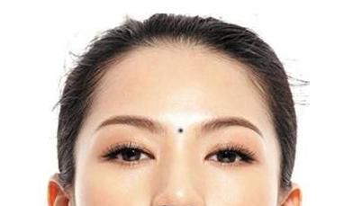 传统痣相解析:哪些面部上的黑痣代表着“厄运”