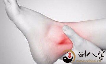 梦到自己脚裸出血