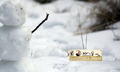 女人梦见厚厚的雪是什么迹象?