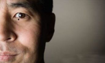 男人左眼下有痣的命运