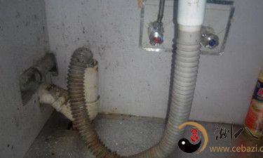 梦见下水道的水溢出来了还很清