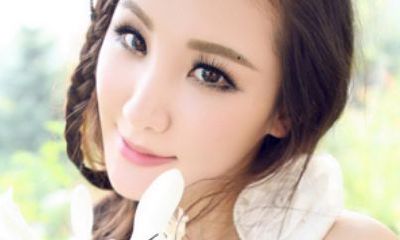 眉毛里有痣的女人