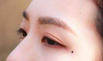 女人眉毛这3个地方有痣,天生自带旺夫命