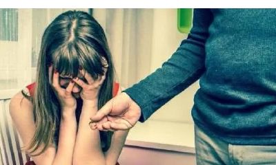 这种命感情不专一多暧昧,中晚年会因此生活落魄无依