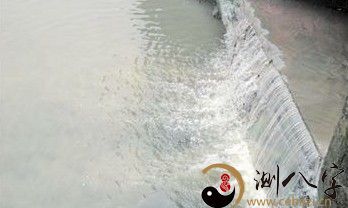 梦到自己掉浊水里